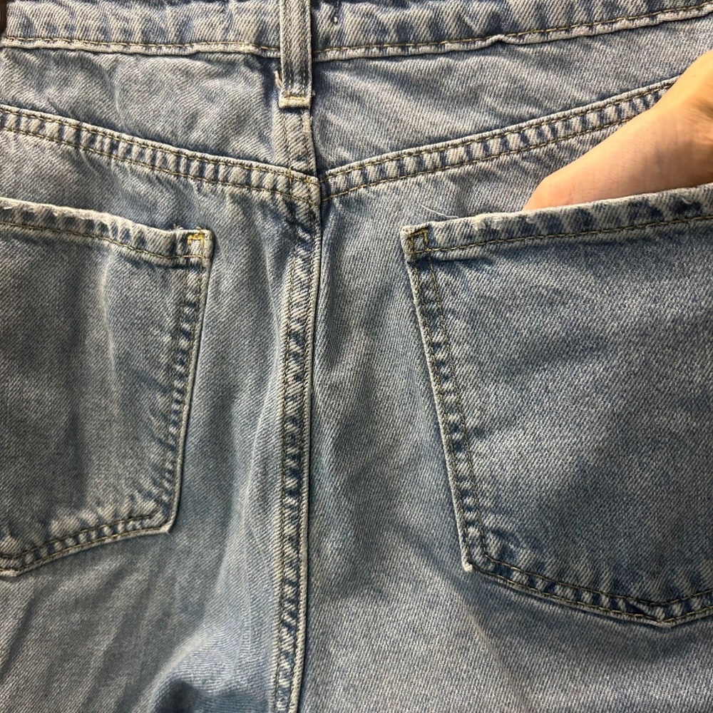 Forever 21 Premium‎ Light Wash Distressed Mom Jeans Size 31x28 - Picture 9 of 9
